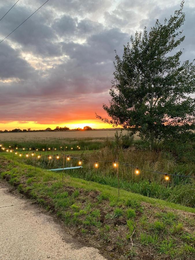 Fenland Retreats At Willow Grange Farm 캠브리지 외부 사진